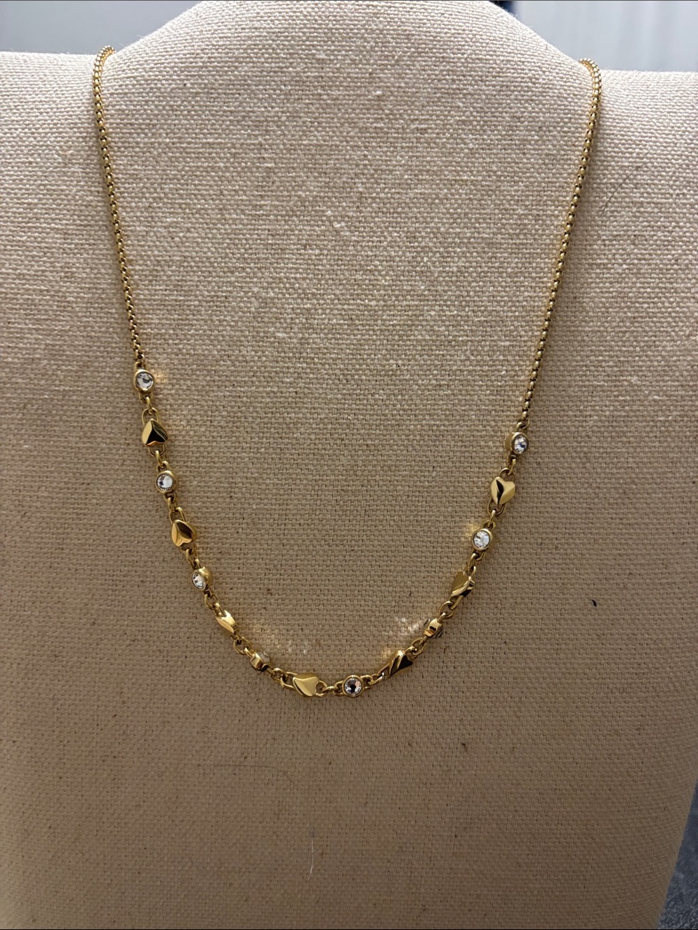 Michael Kors Elegant Gold-Tone Crystal Accent Women's Necklace. Adjustable
